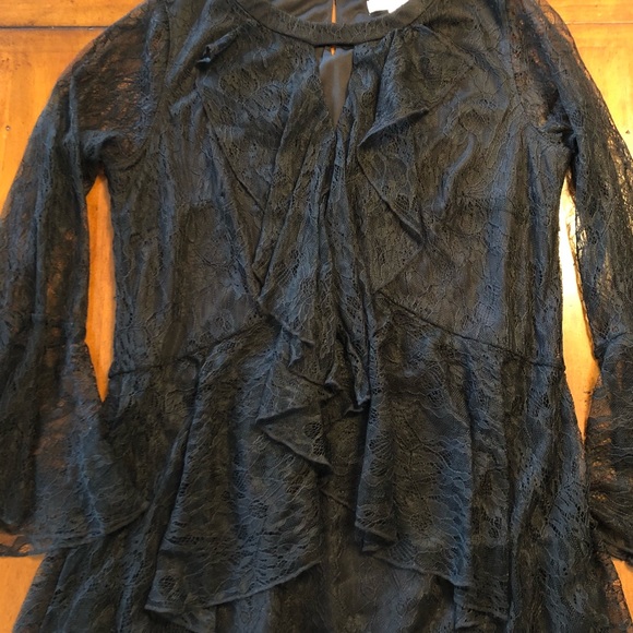 Issac Mizrahi Live black lace long bell sleeve top - Picture 8 of 8
